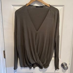 Ella Blue Long Sleeve Stretch Green Top Size Medium